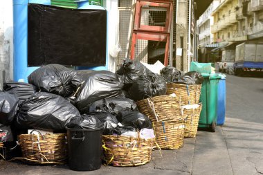 çöp yığını çok döküm, pek çok plastik torba siyah geçit topluluk Köyü, çöp plastik atık çöp kirliliği, çanta bin plastik atık, atık, yığın çöp atık, çok önemsiz çöplüğü olduğunu
