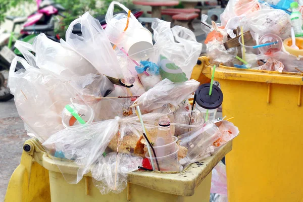 Papelera Basura Descarga Residuos Plástico Pila Basura Botella Residuos Plástico —  Fotos de Stock