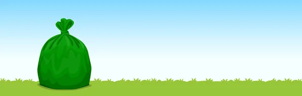 Мішок Зелений Пластиковий Сміття Траві Блакитне Небо Фон Мішки Сміття — стоковий вектор
