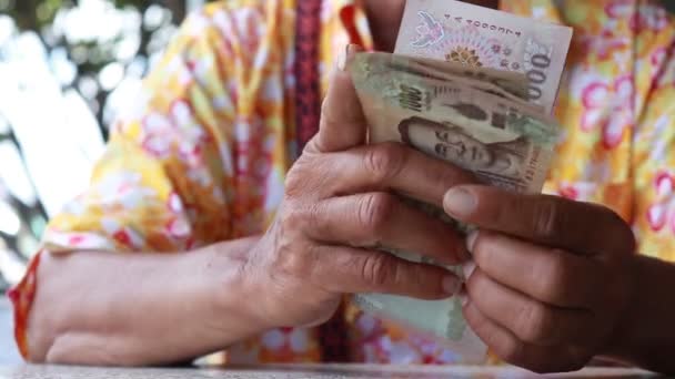Para Banknotu Thai Baht Elinde Para Konseptini Sayarsak — Stok video