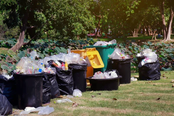 Popelnice Odpadkový Koš Popelnice Parku Plastový Odpad Odpadky Znečištění Odpadu — Stock fotografie