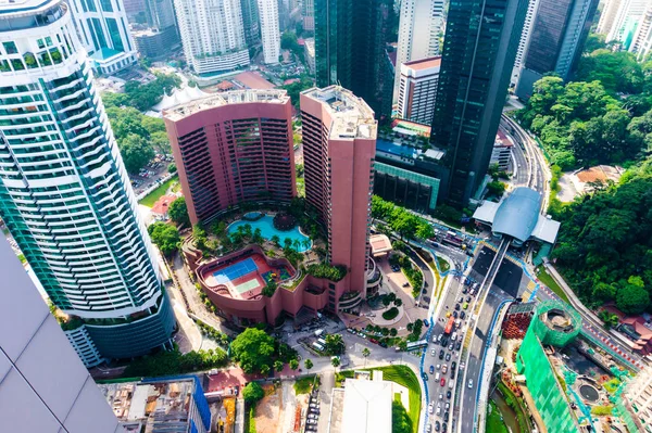 Distrito de Kuala Lumpur con rascacielos en el centro — Foto de Stock