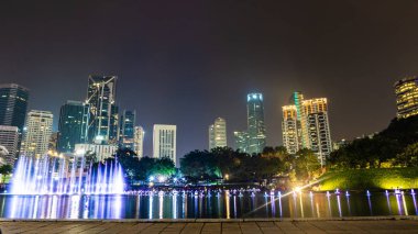 Kuala Lumpur şehir merkezi city gece cityscape adlı