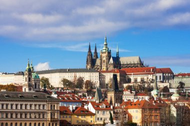 Prag Kalesi ve Saint Vitus Katedrali, güneşli bir gün, Çek Cumhuriyeti