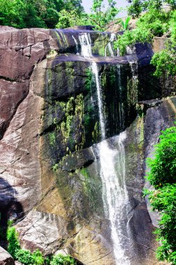 Yedi kuyu şelale rocky Dağları ve tropikal orman içinde Asya, Malezya'nın Langkawi Adası