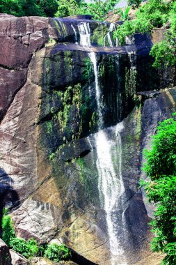 Rocky Dağları'nda şelale tropikal ormanda Asya, Malezya'nın Langkawi Adası