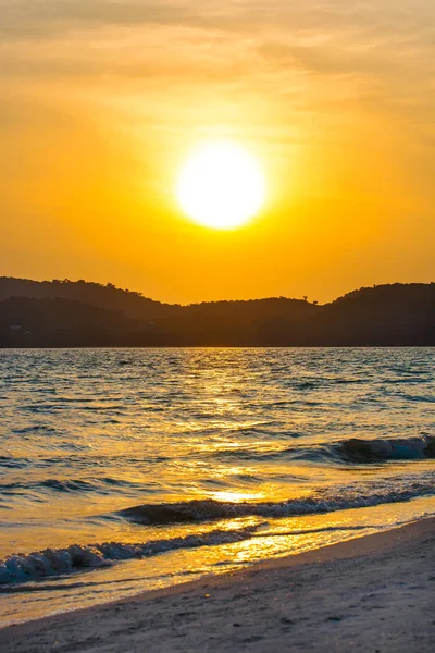 Farbenfroher Sonnenuntergang Tropischen Strand Urlaub Auf Der Insel Langkawi Malaysia — Stockfoto