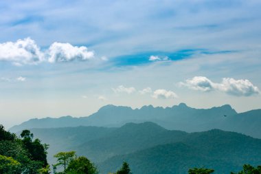 Dağlar yeşil tropikal yağmur ormanları, perspektif görünüm, Langkawi Adası, Malezya