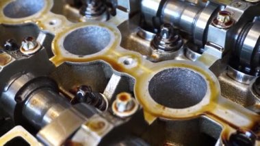 araba motoru piston ve vana. içindeki mekanizma.