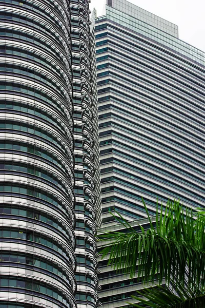 Edificio Rascacielos Acero Vidrio Fachada Futurista Moderna — Foto de Stock