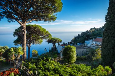 Amalfi Coast Villa Rufolo bahçeleri Ravello, Campania bölgesindeki Salerno Körfezi ile