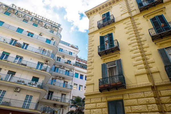 Pouliční Výhled Živé Domy Starém Městě Neapoli Itálie Evropa — Stock fotografie
