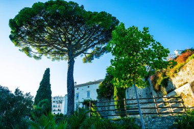 güzel Akdeniz eski köy, günbatımı, Amalfi coast, İtalya.