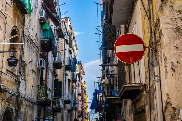 Rua Não Entrar Sinal Para Espanhol Trimestre Napoli Itália — Fotografia de Stock