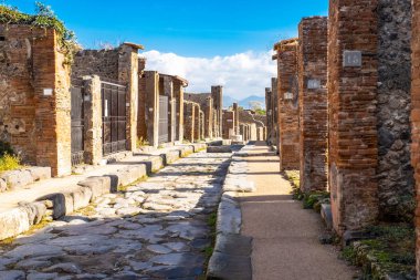 Vezüv, Naples, İtalya ve patlama tarafından tahrip Pompeii, antik Roma kenti, sokakta. UNESCO Dünya Miras Listesi.