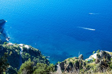 Amalfi coast. hill ve Akdeniz ile çarpıcı bir manzara. İtalya