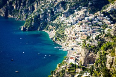 İtalya - Amalfi Coast manzaralı Positano güzel kıyı şehirleri. İtalya bayram ve lüks tatil.