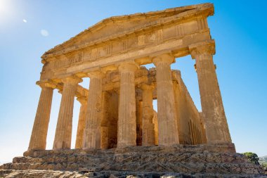 Yunan tapınağı - Concordia Tapınağı kalıntıları. Agrigento, Sicilya Adası İtalya. Ünlü Valle dei Templi, UNESCO Dünya Miras Listesi.