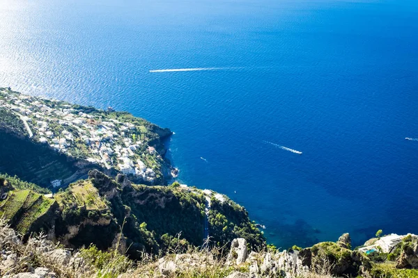 Mediterranean Landscape Rocky Coastline Amalfi Coast Italy Boat Traveling Sea — Stock Photo, Image