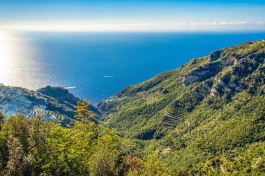 Amalfi Coast tanrıların, Positano, İtalya hiking trail yolundan görünümünü