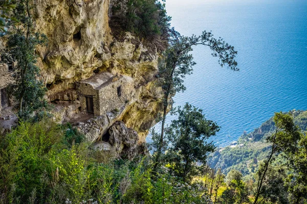 Vista Casa Rochas Montanha Costa Amalfitana Mar Tirreno Campania Itália — Fotografia de Stock