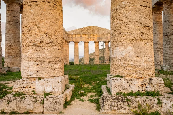 Antik Yunan tapınağı klasik mimari tapınaklar antik Akdeniz medeniyet sütunlar