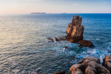 Peniche sahilinde okyanusa gün batımı, Portekiz