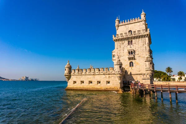 Vista en la torre de Belem a orillas del río Tejo en Lisboa — Foto de Stock