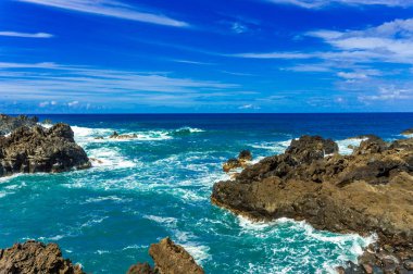 Porto Moniz'de Atlantik Kıyı Şeridi, Madeira adası