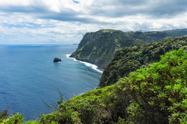 Boaventura, Madeira yakınlarındaki kuzey Atlantik kıyısında dağlar ve okyanus