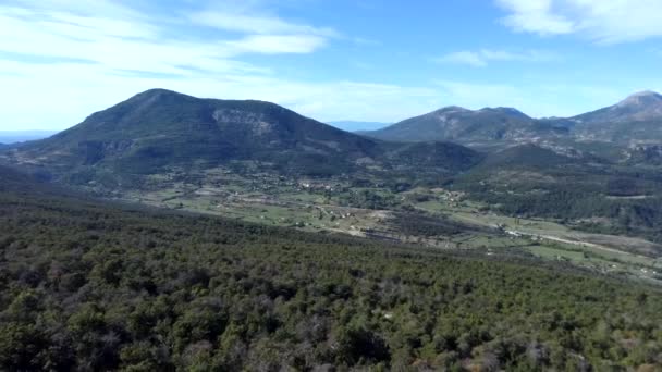 Imágenes aéreas - Vista panorámica de las montañas Verdún. Alpes en Provenza, Francia — Vídeos de Stock