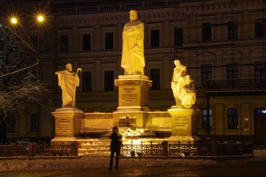 Ukrayna, Kiev - 25 Aralık 2018. Akşam Prenses Olga, Havari Andrew, Cyril ve Methodius Kiev anıt.