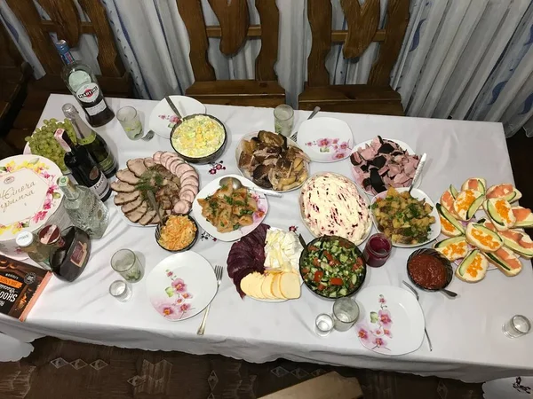 新年のための典型的なウクライナの休日の饗宴 — ストック写真