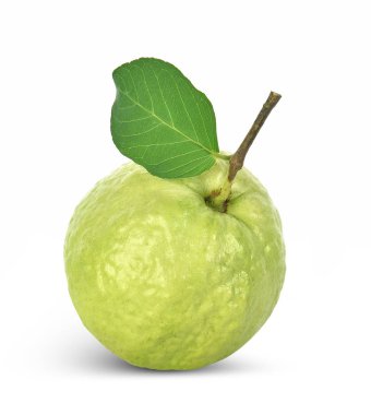 beyaz arkaplanda izole edilmiş taze guava meyvesi