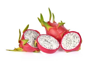 Beyaz arka planda ejderha meyveleri izole