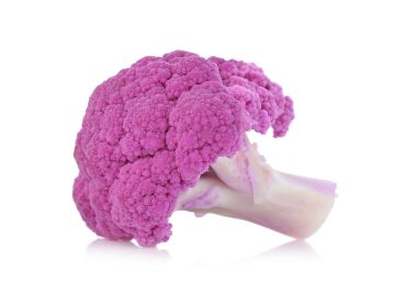 Mor brassica oleracea beyaz arkaplanda izole edilmiş.
