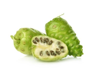  Büyük Morinda beyaz arka planda izole