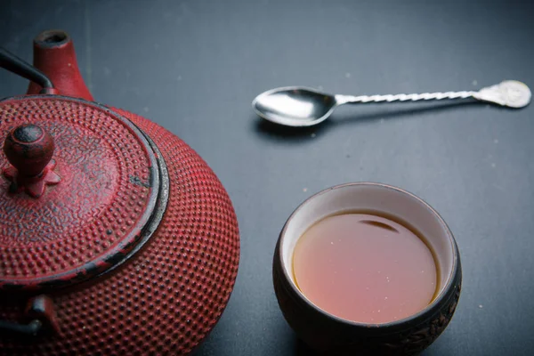 Red Teapot Metal Spoon Cup Black Tea Dark Background — Stock Photo, Image