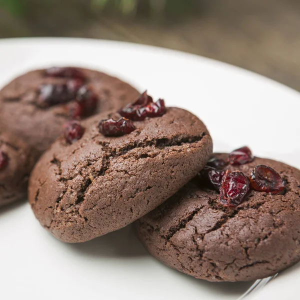 Hjemmelavet Jul Nytår Chokolade Cookies Med Tranebær Træbord Baggrund - Stock-foto