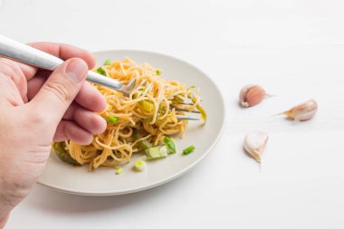 Tabakta biber ile Closeup Noodles