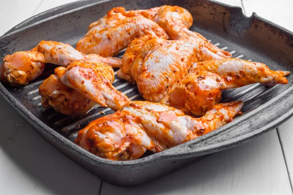 Raw chicken wings marinated — Stock Photo, Image