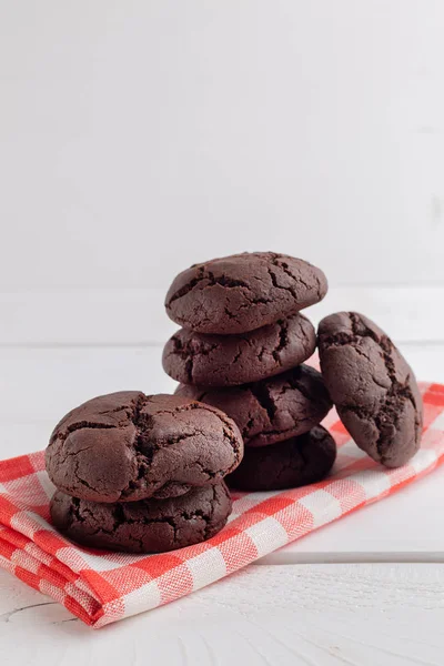 Biscuits au chocolat faits maison frais du four — Photo