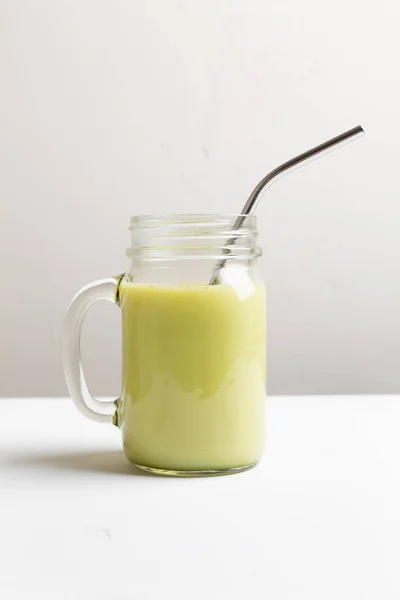 Matcha green tea latte in glass jar — Stock Photo, Image