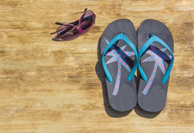 Gözlük terlik yaz ruh hali ile