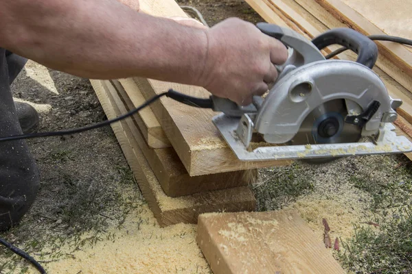 Comienzo Del Aserrado Tablas Madera Imagen de stock