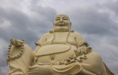 Mavi gökyüzünde Big Buddha