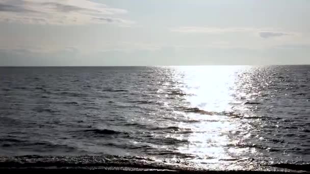 Avond Witte Zon Tegen Een Blauwe Lucht Verblinding Van Zon — Stockvideo