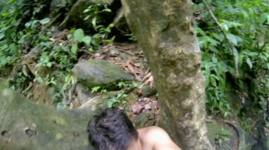 Kosta Rika yüzme ve nehre atlama yapıyor Maceraları