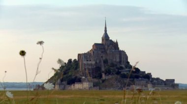 Şaşırtıcı ve güzel Mont Saint Michel tasarımı Featuring yapısı geniş görüş