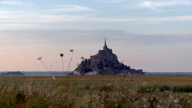 Eski Mont Saint Michel yapısını muhteşem çevresi kaydırma